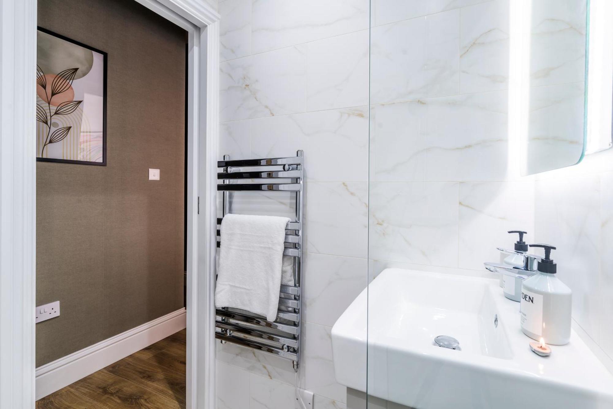 Cozy 2 Bedroom Apartment In Sutton Sutton  Kültér fotó