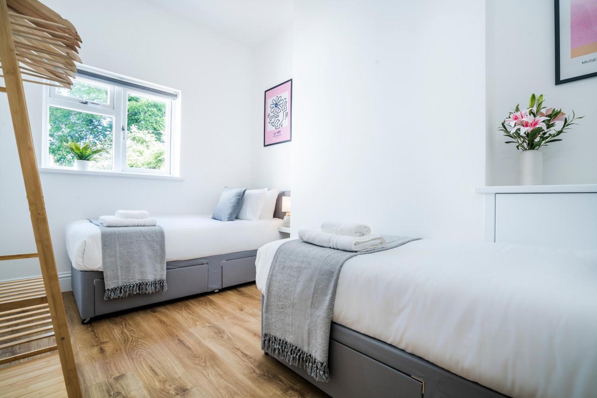 Cozy 2 Bedroom Apartment In Sutton Sutton  Kültér fotó