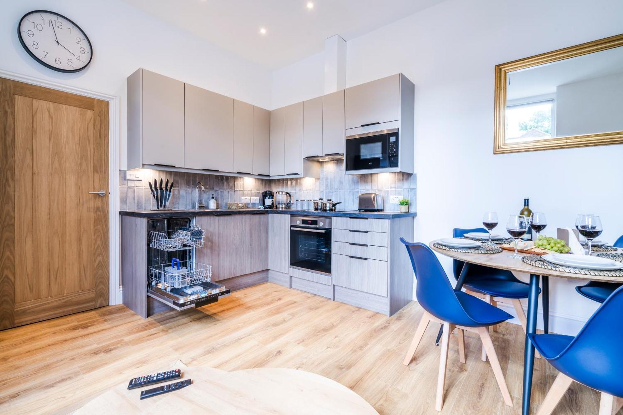 Cozy 2 Bedroom Apartment In Sutton Sutton  Kültér fotó