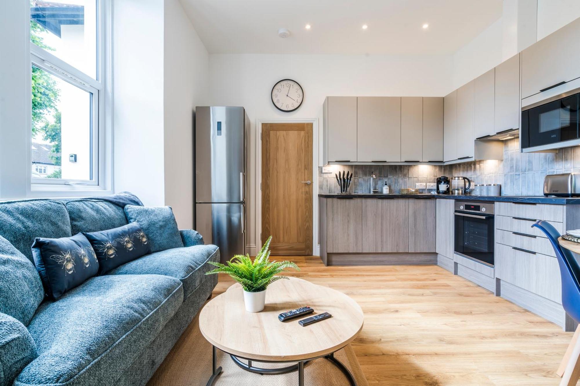 Cozy 2 Bedroom Apartment In Sutton Sutton  Kültér fotó